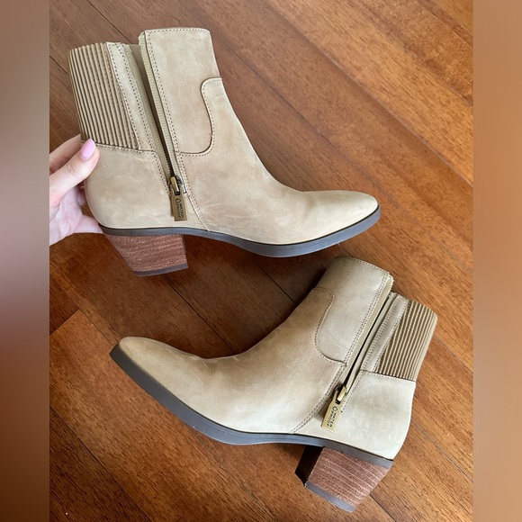 Vionic Shantelle Waterproof Leather Bootie. Size 6.5 - Picture 13 of 13